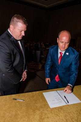  (L-R) Florida SBDC Network CEO and State Director Michael Myhre and HBIF Statewide President and CEO Augusto Sanabria sign the MOU during the Florida SBDC's 40th anniversary event.